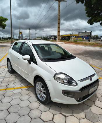 FIAT PUNTO 1.6 ESSENCE 16V FLEX 4P AUTOMATIZADO FIAT PUNTO 1.6 ESSENCE 16V FLEX 4P AUTOMATIZADO